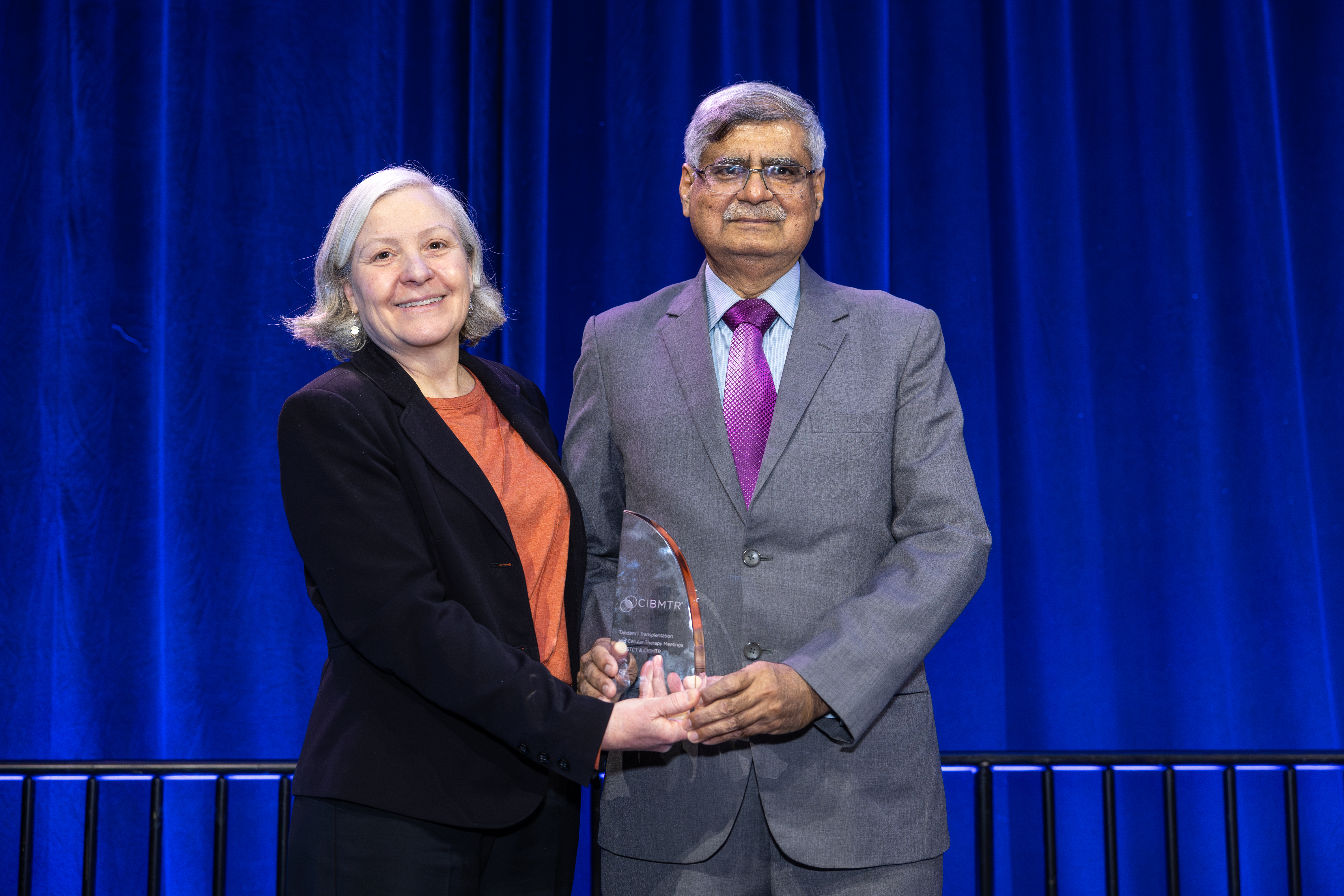 2026 meeting attendee receives an award from CIBMTR leadership.