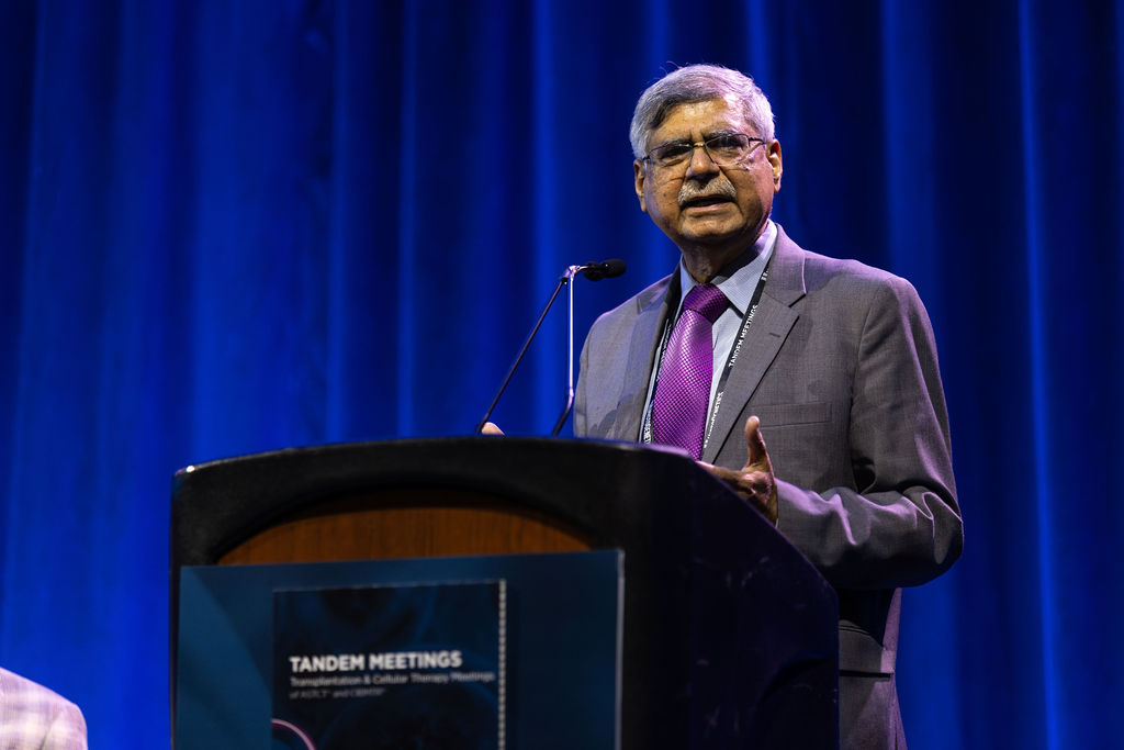 Parvez Ahmed receives the CIBMTR Distinguished Service Award